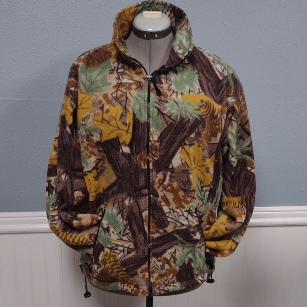 Green and Brown Lightweight Camouflage Jacket for Outdoor Activities